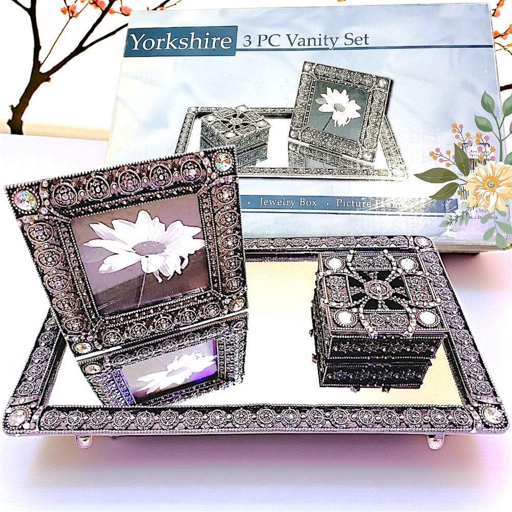 Yorkshire 3 piece vanity set with box